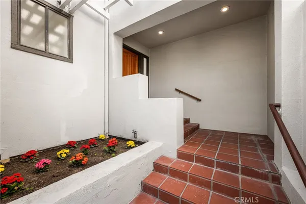 $1,950,000 | 19 Waterway, Unit 9, Irvine, CA 92614