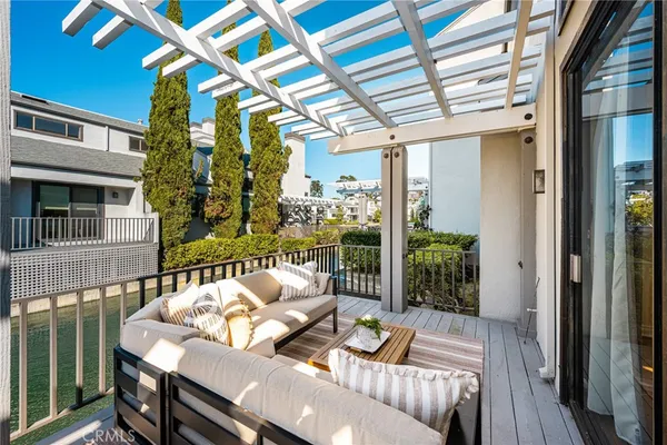 $1,950,000 | 19 Waterway, Unit 9, Irvine, CA 92614