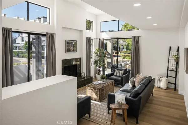 $1,950,000 | 19 Waterway, Unit 9, Irvine, CA 92614