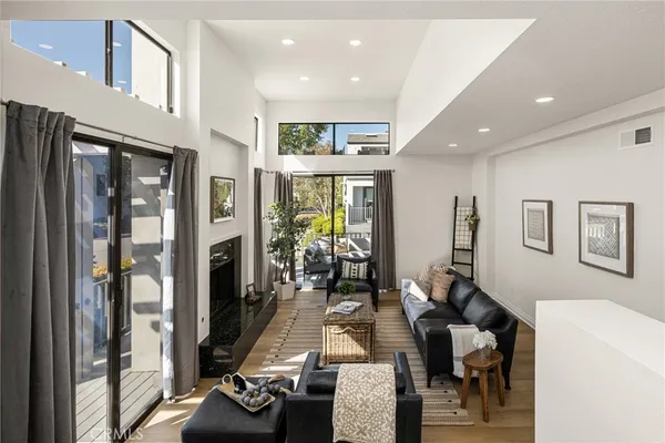 $1,950,000 | 19 Waterway, Unit 9, Irvine, CA 92614