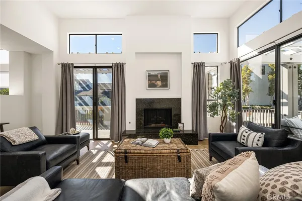 $1,950,000 | 19 Waterway, Unit 9, Irvine, CA 92614