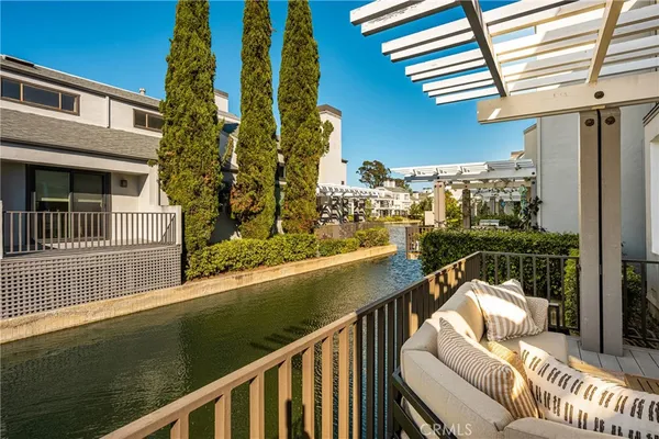$1,950,000 | 19 Waterway, Unit 9, Irvine, CA 92614