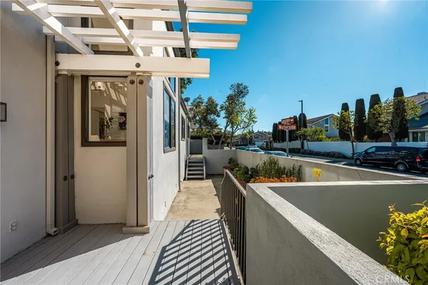 $1,950,000 | 19 Waterway, Unit 9, Irvine, CA 92614