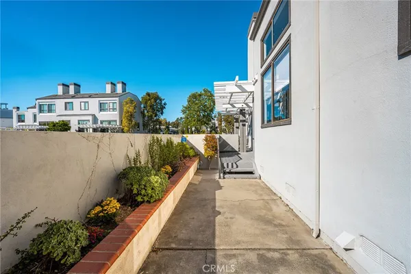 $1,950,000 | 19 Waterway, Unit 9, Irvine, CA 92614
