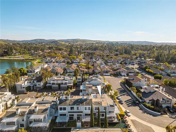 $1,950,000 | 19 Waterway, Unit 9, Irvine, CA 92614