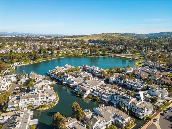 $1,950,000 | 19 Waterway, Unit 9, Irvine, CA 92614