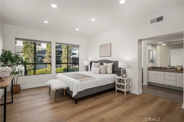 $1,950,000 | 19 Waterway, Unit 9, Irvine, CA 92614