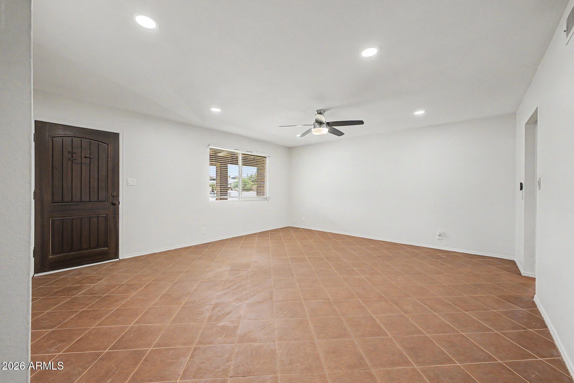 3910 East Shangri La Road Phoenix, AZ 85028 - Photo 5 of 33