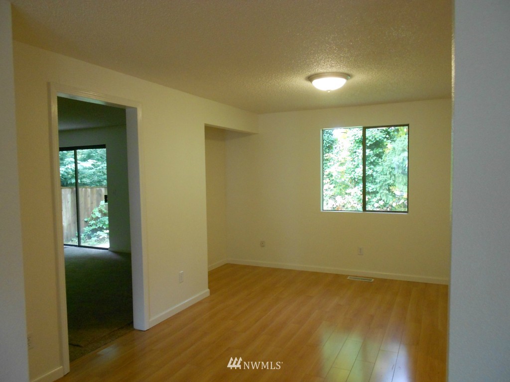 2007 Aberdeen Place Southeast Renton, WA 98055 - Photo 3 of 10