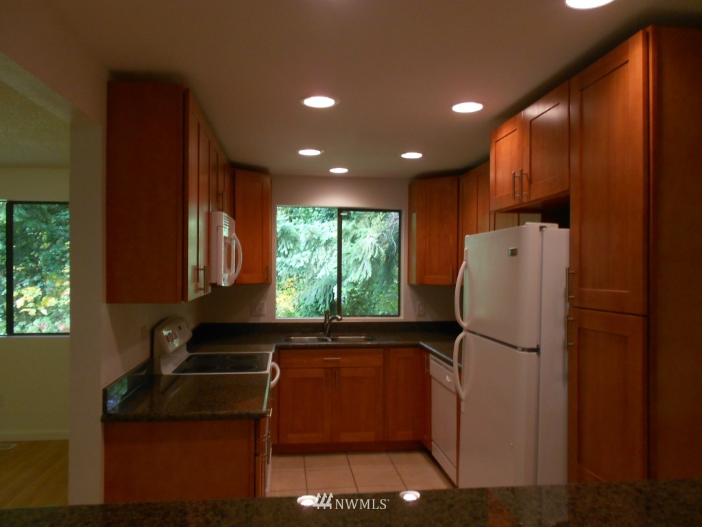 2007 Aberdeen Place Southeast Renton, WA 98055 - Photo 4 of 10