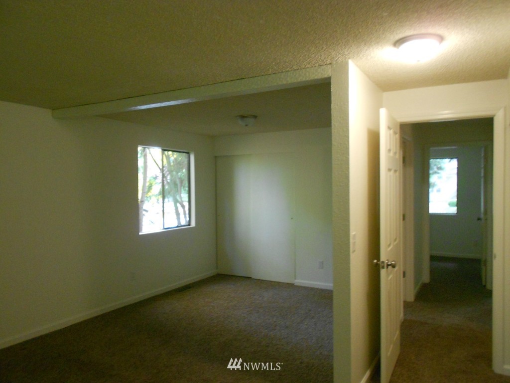 2007 Aberdeen Place Southeast Renton, WA 98055 - Photo 6 of 10