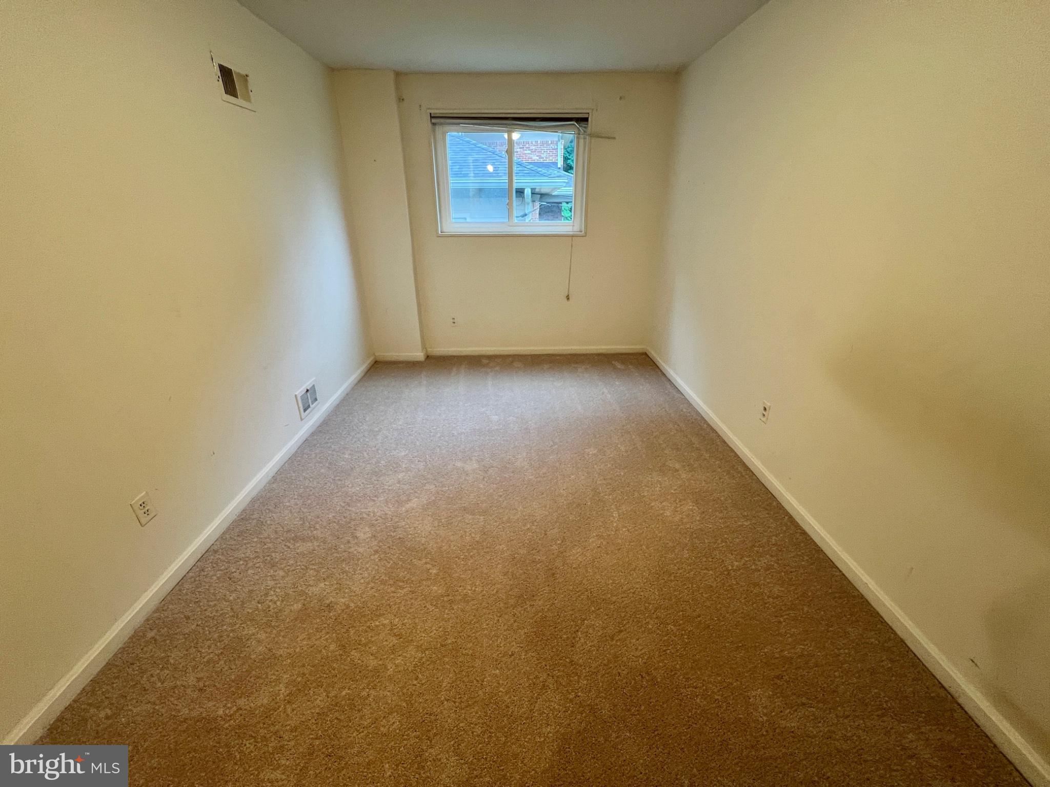 6411 East Halbert Road Bethesda, MD 20817 - Photo 20 of 32 3rd bedroom w/new carpet