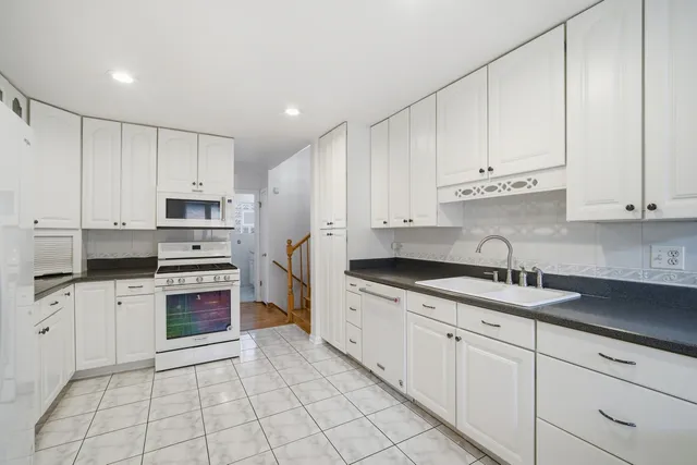 $684,000 | 6228 North Forest Glen Avenue, Chicago, IL 60646