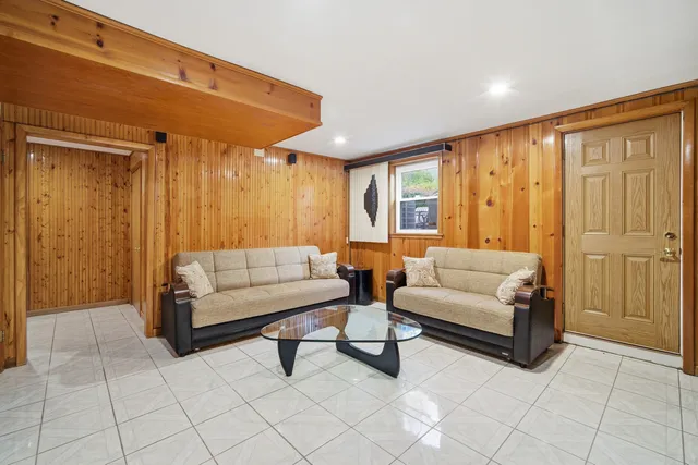 $684,000 | 6228 North Forest Glen Avenue, Chicago, IL 60646