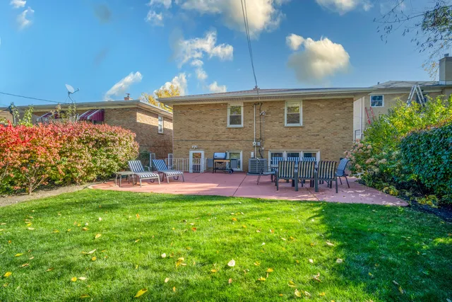 $684,000 | 6228 North Forest Glen Avenue, Chicago, IL 60646