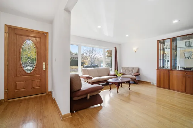 $684,000 | 6228 North Forest Glen Avenue, Chicago, IL 60646