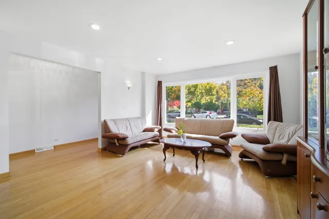 $684,000 | 6228 North Forest Glen Avenue, Chicago, IL 60646