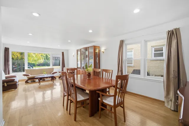 $684,000 | 6228 North Forest Glen Avenue, Chicago, IL 60646