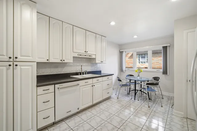 $684,000 | 6228 North Forest Glen Avenue, Chicago, IL 60646