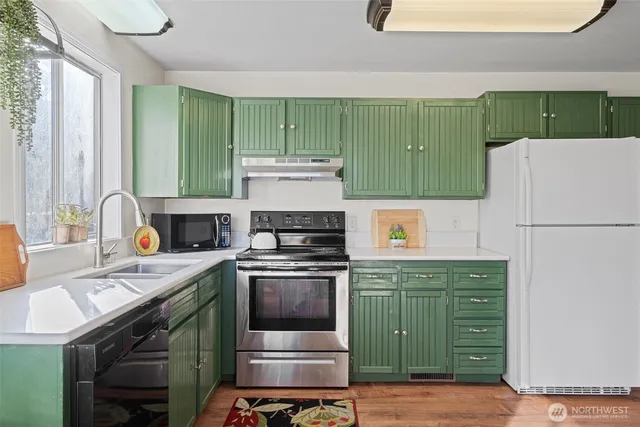 a view of an entryway with seating area