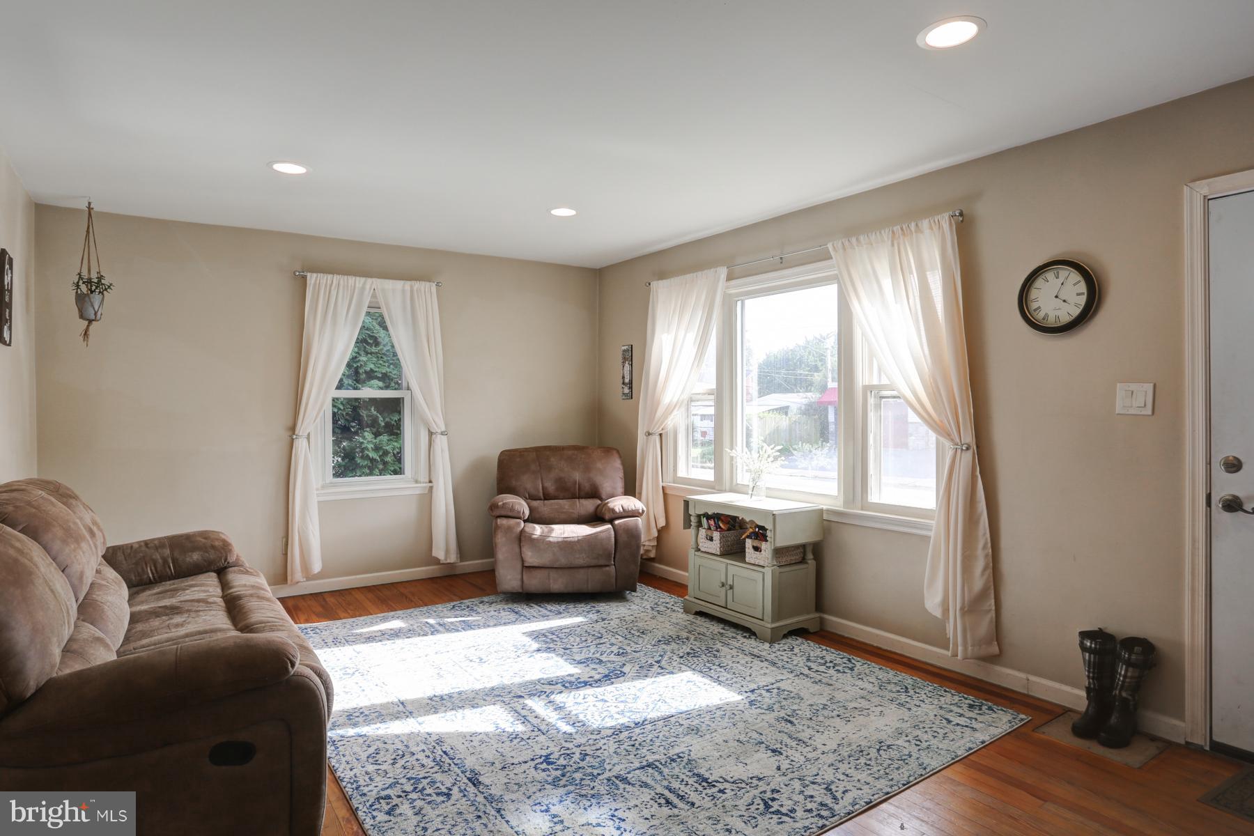 155 North Hazel Street Manheim, PA 17545 - Photo 2 of 24