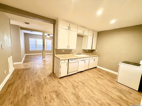 $1,295 | 400 Pfeil Street, Schertz, TX 78154