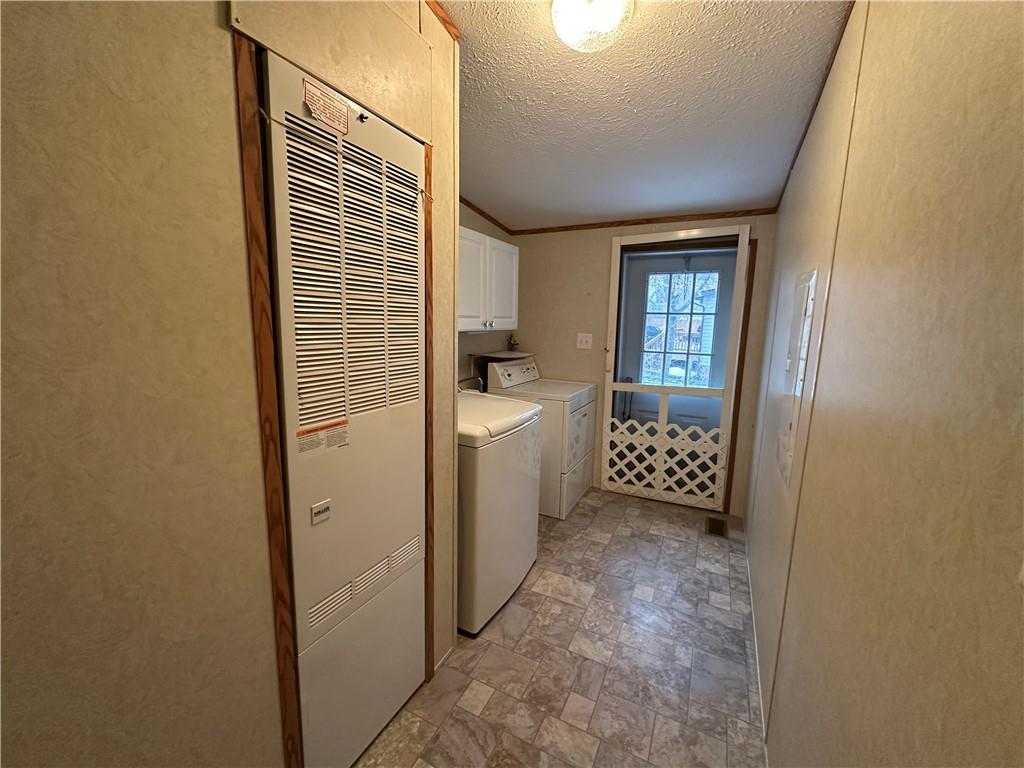 107 Trieste Street Butler, PA 16002 - Photo 29 of 40 a bathroom with a sink a toilet and shower