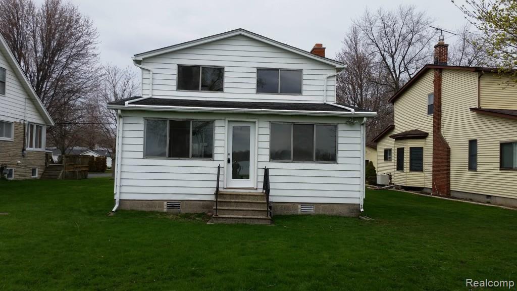 Back of Home (road side) View.jpg