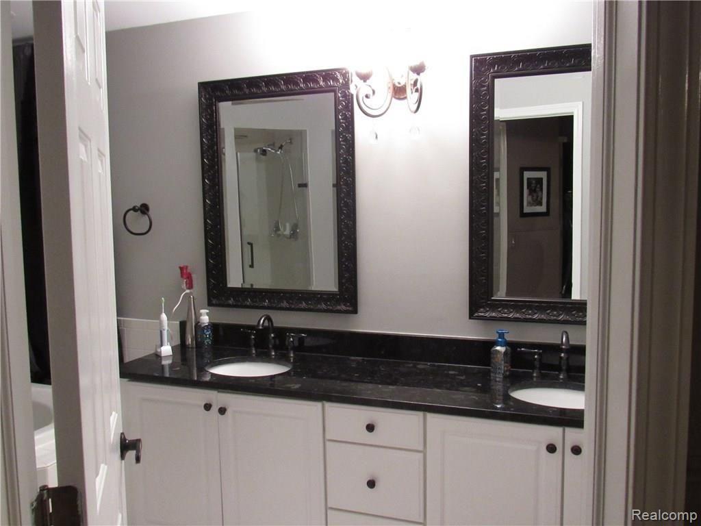 342 Jonathan Drive Rochester Hills, MI 48307 - Photo 12 of 25