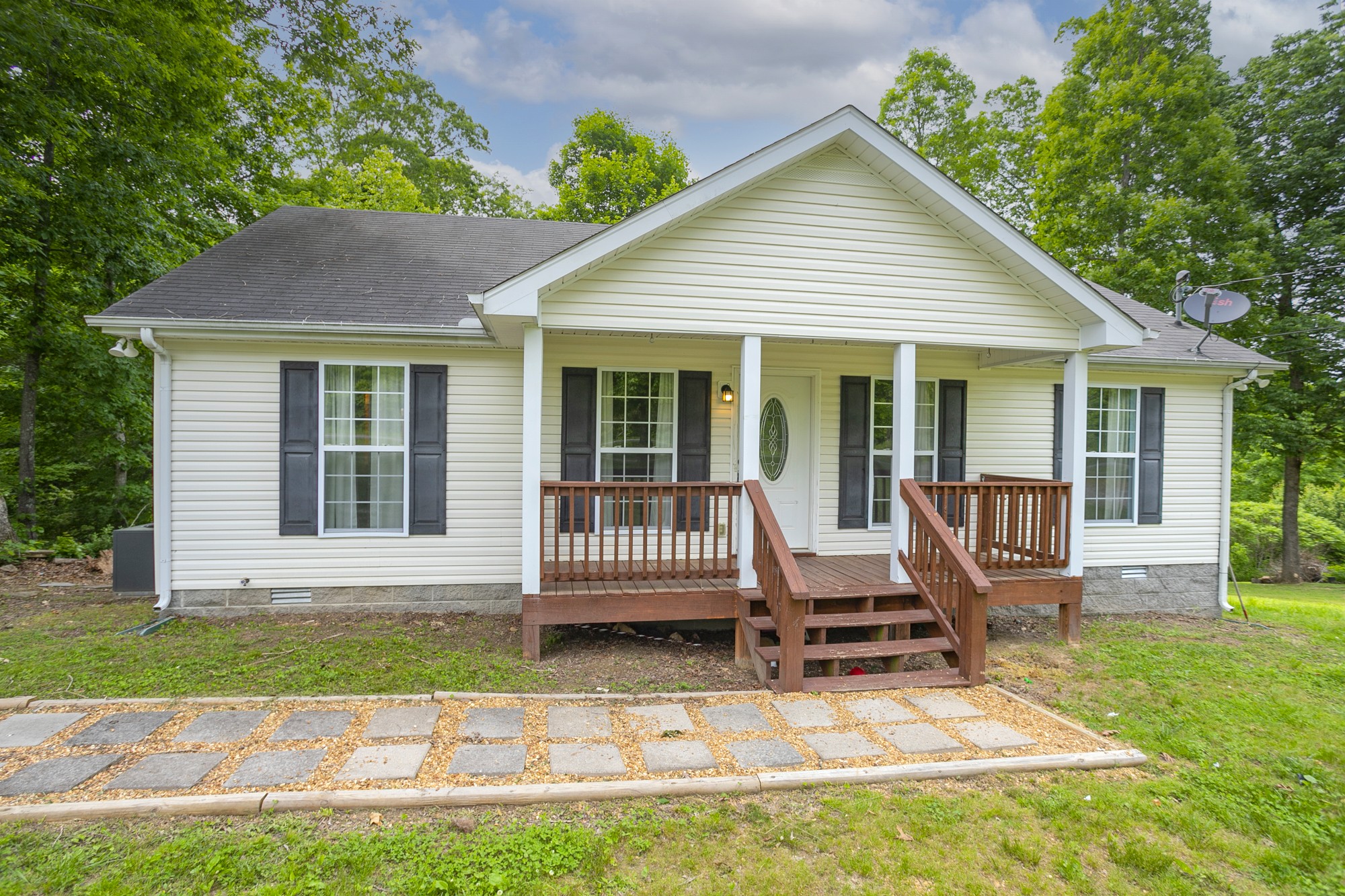 1005 Red Oak Road Charlotte, TN 37036 - Photo 1 of 34 Gallery Image 1