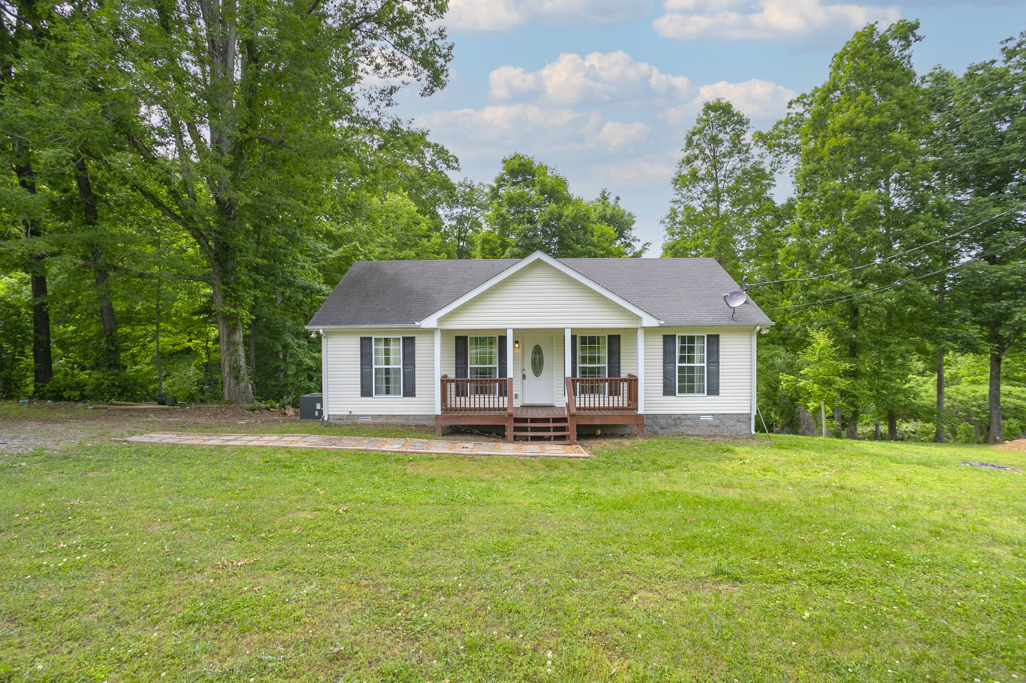 1005 Red Oak Road Charlotte, TN 37036 - Photo 2 of 34 Gallery Image 2