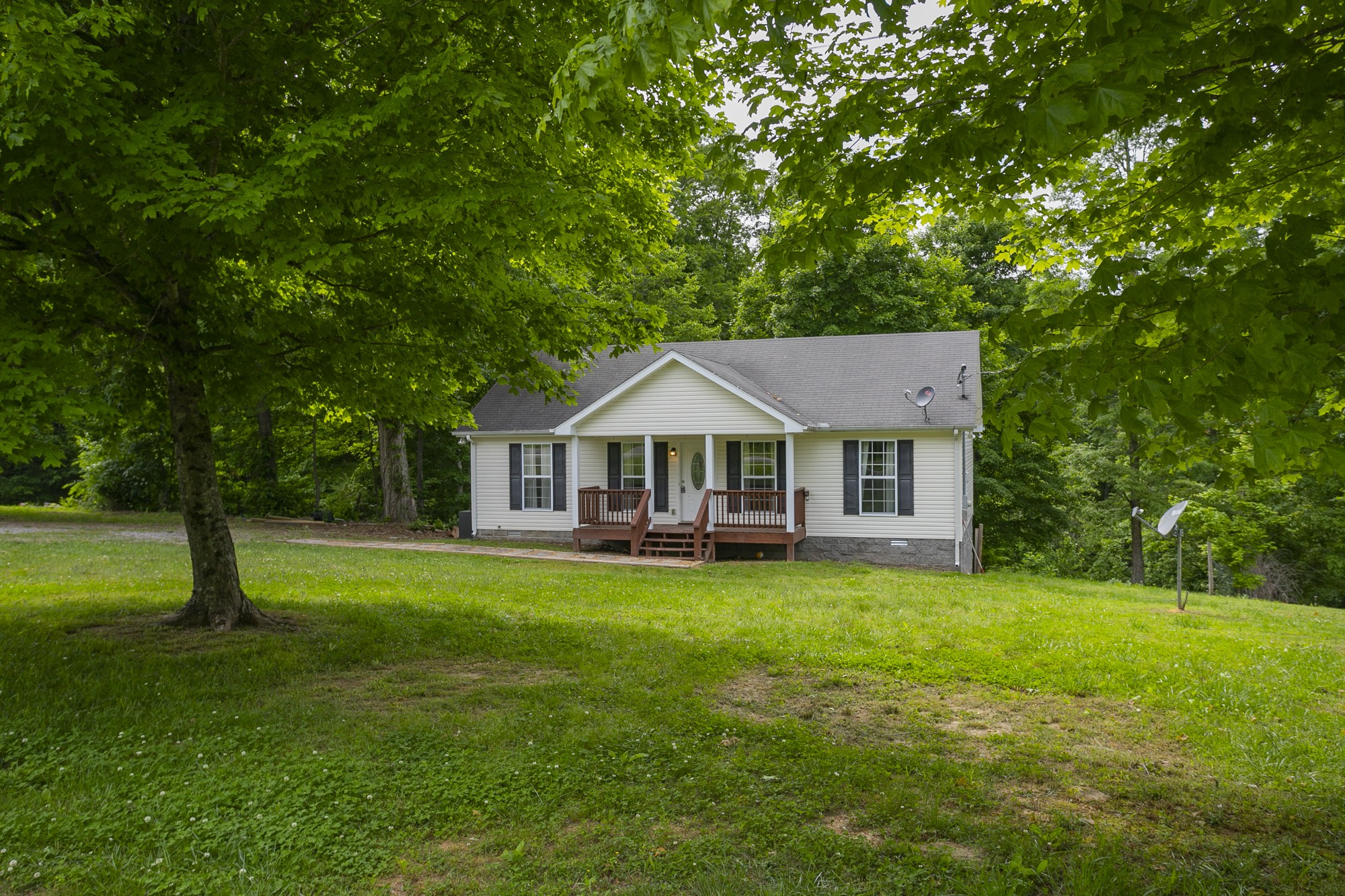 1005 Red Oak Road Charlotte, TN 37036 - Photo 4 of 34 Gallery Image 4
