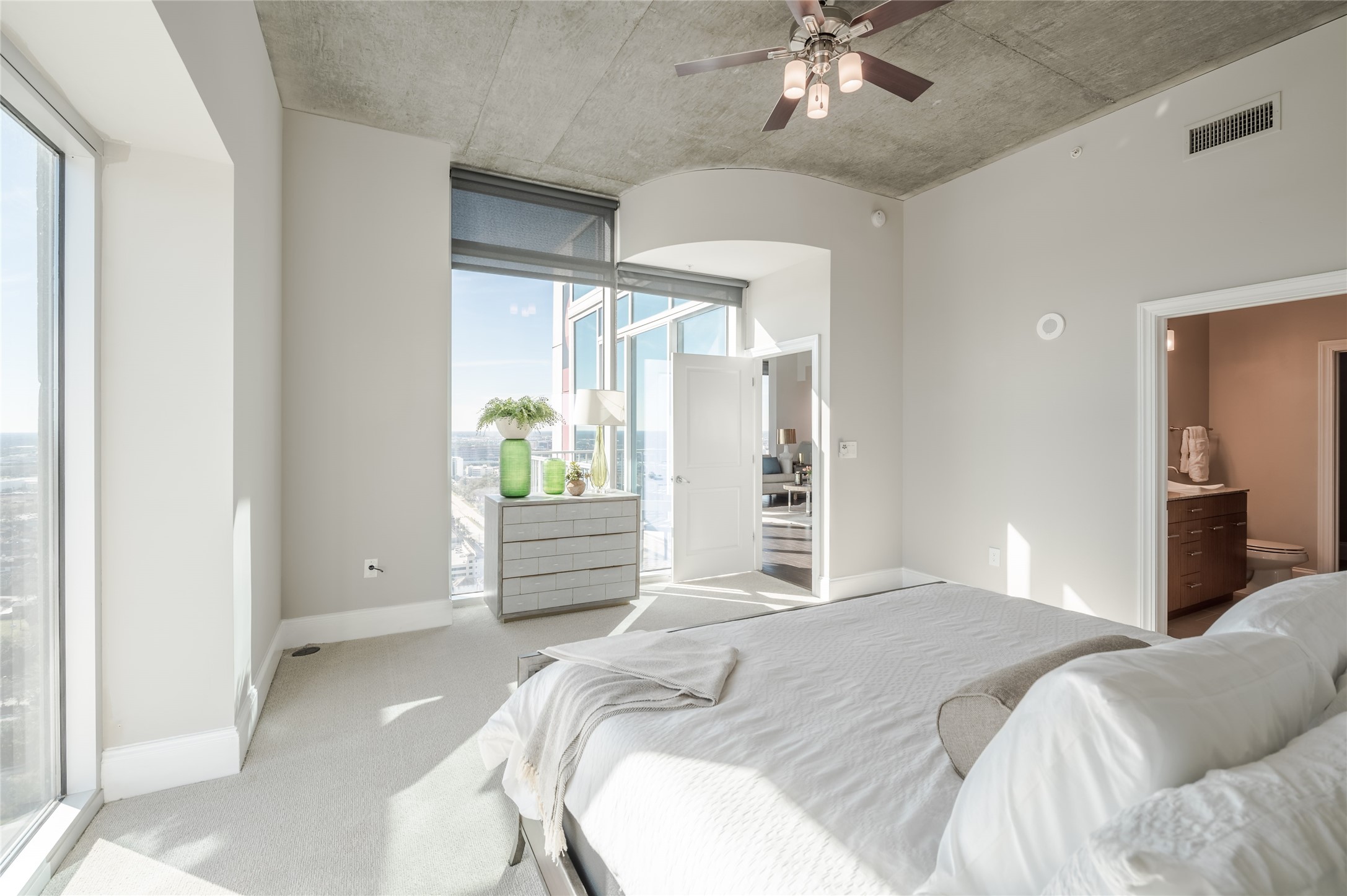 5927 Almeda Road, Unit 22905 Houston, TX 77004 - Photo 5 of 13 a bedroom with a large bed and a chandelier