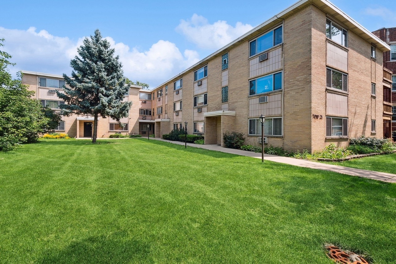 7019 North Ridge Boulevard, Unit 3B Chicago, IL 60645 - Photo 1 of 6 Gallery Image 1
