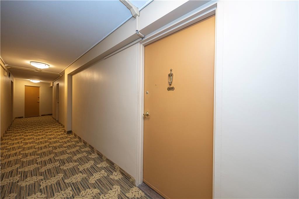 4625 Fifth Avenue, Unit 609 Pittsburgh, PA 15213 - Photo 6 of 27 a view of a bathroom