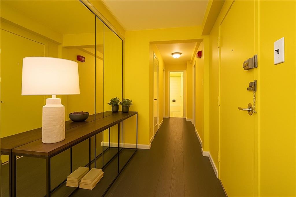 4625 Fifth Avenue, Unit 609 Pittsburgh, PA 15213 - Photo 7 of 27 a view of a bathroom