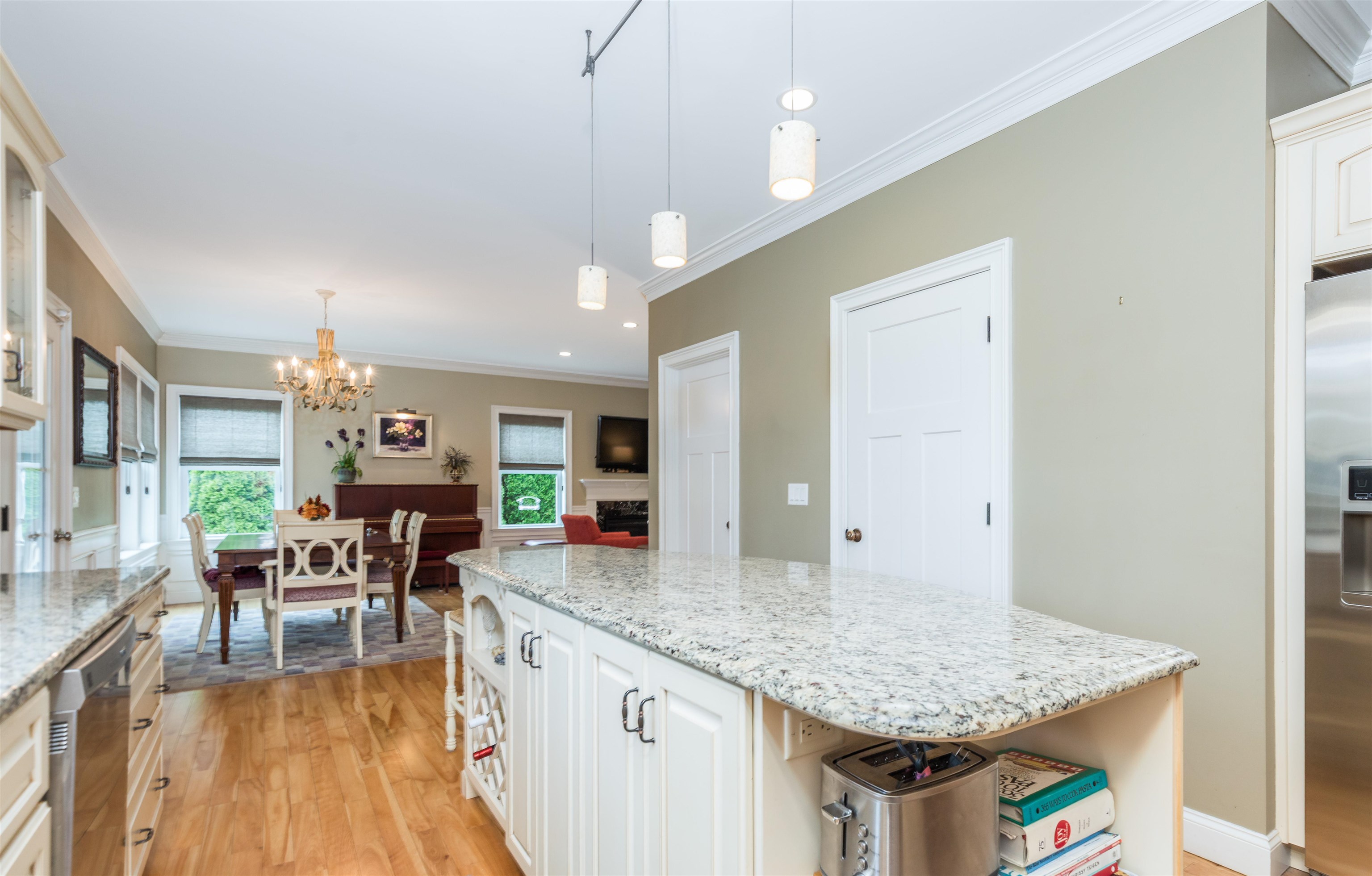 194 Spinney Road Portsmouth, NH 03801 - Photo 13 of 47