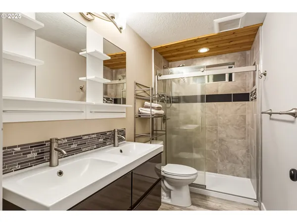 $1,319,000 | 29201 Southeast Hillyard Drive, Boring, OR 97009
