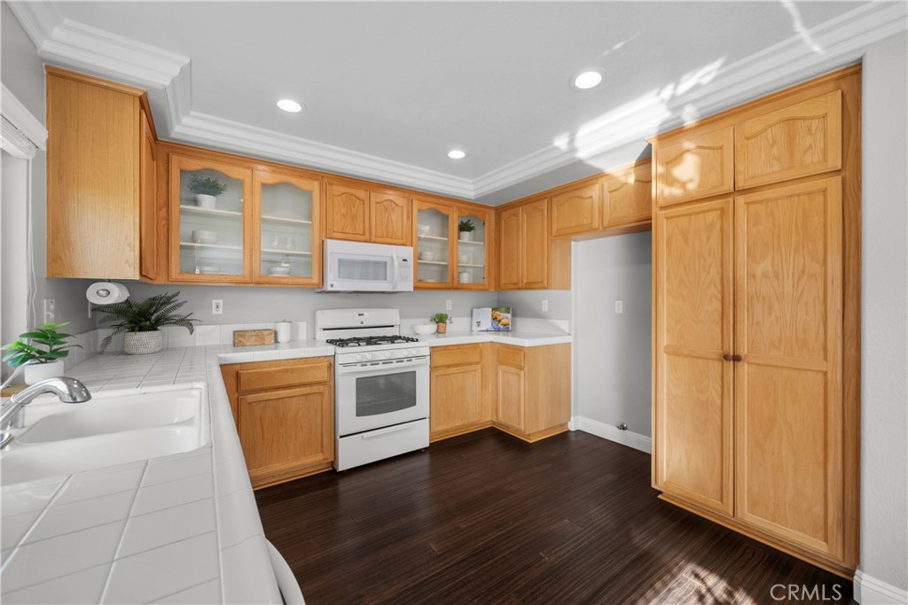 28328 Foothill Road Castaic, CA 91384 - Photo 11 of 38