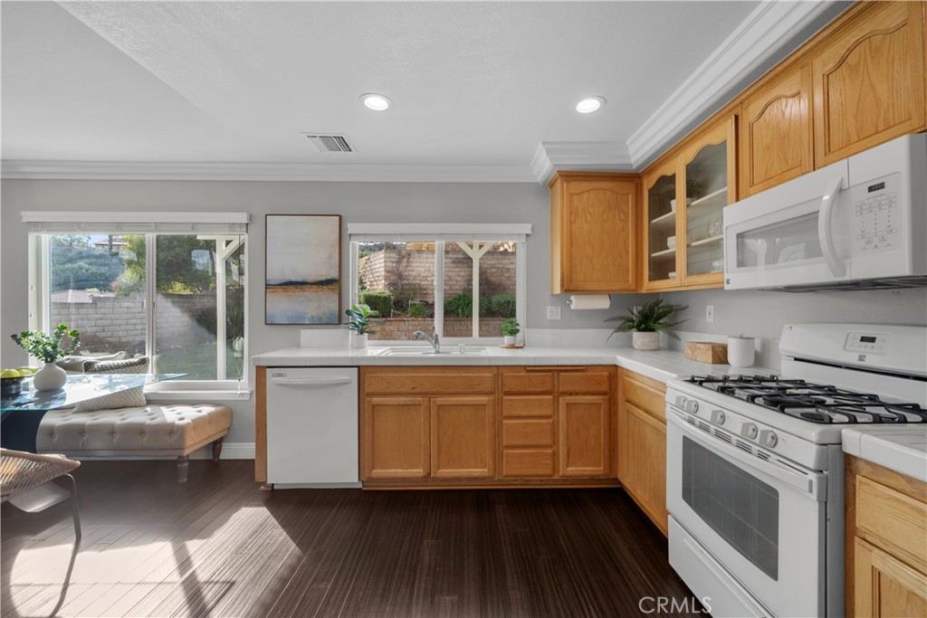 28328 Foothill Road Castaic, CA 91384 - Photo 10 of 38