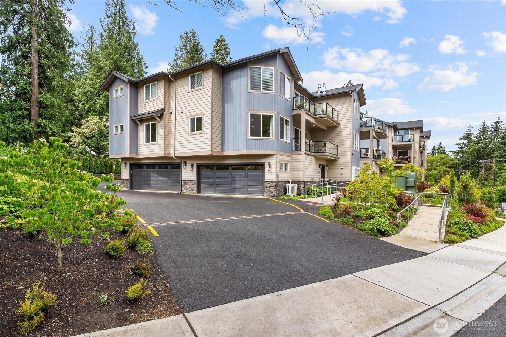 554 Paradise Lane, Unit C202 Edmonds, WA 98020 - Photo 2 of 36