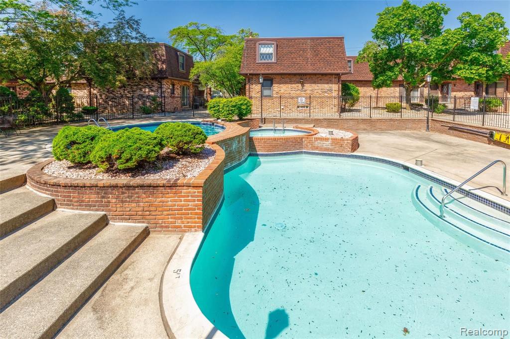 5055 Crooks Road, Unit 15 Royal Oak, MI 48073 - Photo 7 of 22
