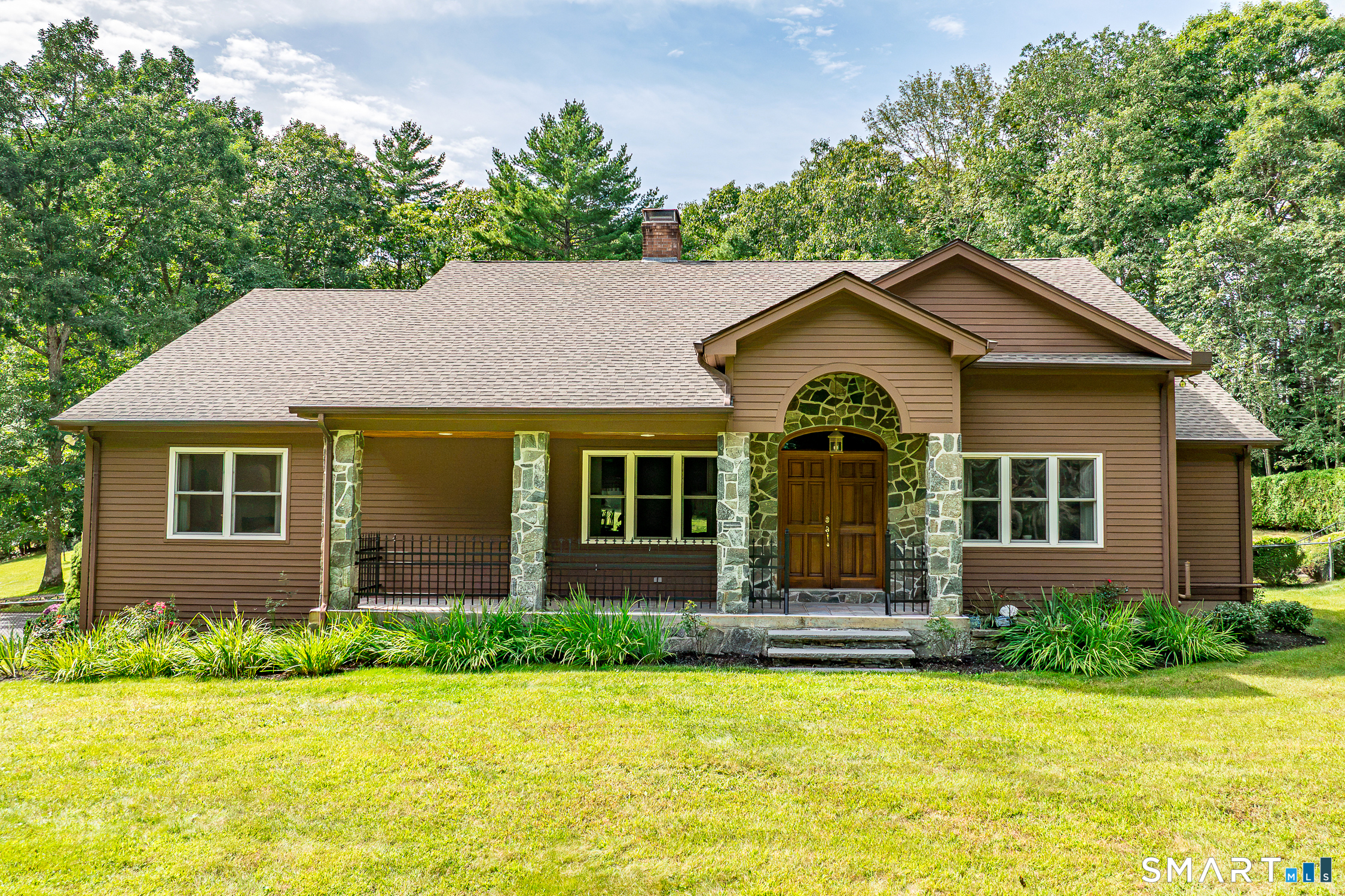 126 East Putnam Road Putnam, CT 06260 - Photo 2 of 40 Gallery Image 2