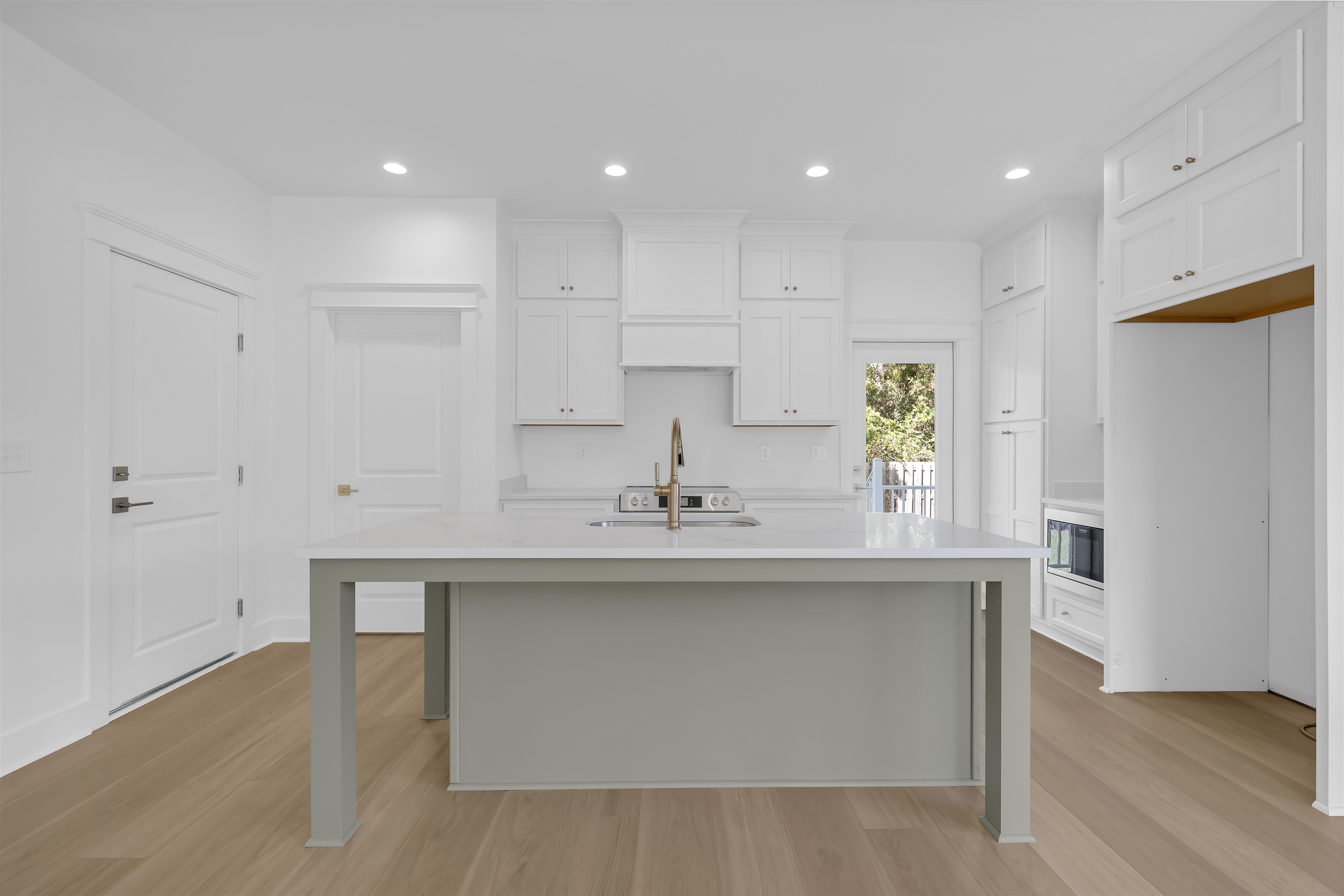 674 Oleander Street Gulf Shores, AL 36542 - Photo 8 of 33 Kitchen