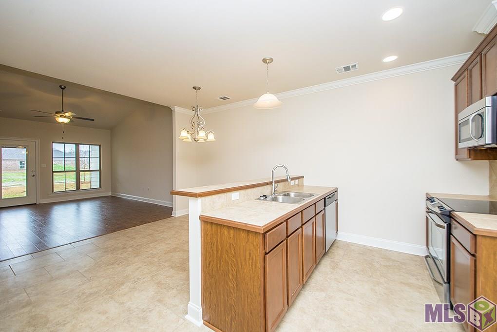 11451 Cottagecreek Road, Unit 5B A Baton Rouge, LA 70816 - Photo 5 of 50