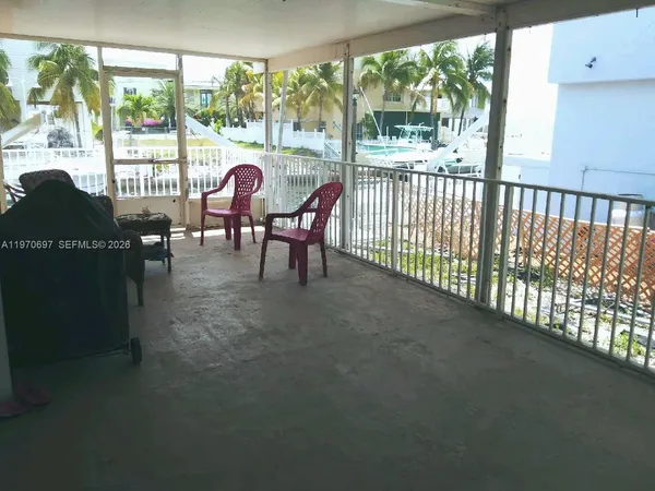 $990,000 | 261 Burgundy Drive, Tavernier, FL 33070