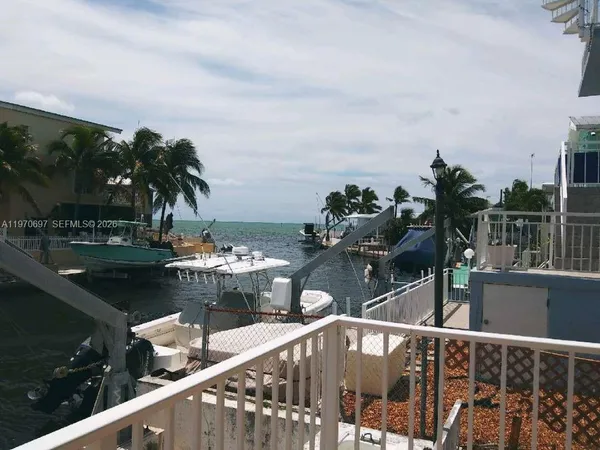 $990,000 | 261 Burgundy Drive, Tavernier, FL 33070