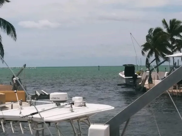 $990,000 | 261 Burgundy Drive, Tavernier, FL 33070