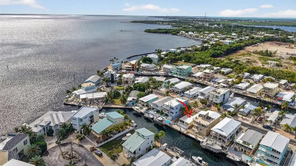 $990,000 | 261 Burgundy Drive, Tavernier, FL 33070