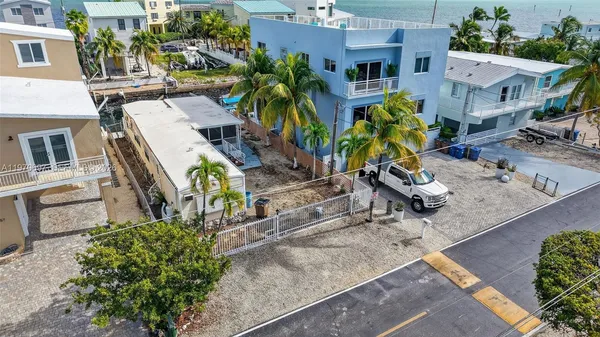 $990,000 | 261 Burgundy Drive, Tavernier, FL 33070